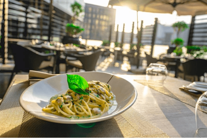 Finding keto-friendly restaurants in Qatar